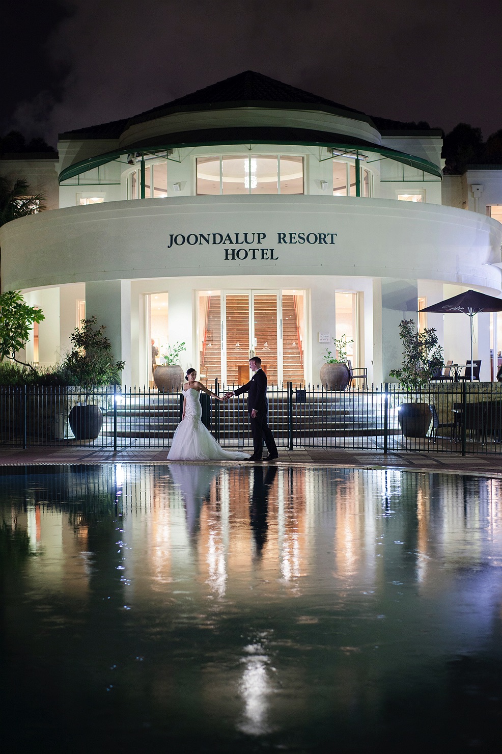 joondalup-resort-wedding-photography-poolside-at-night