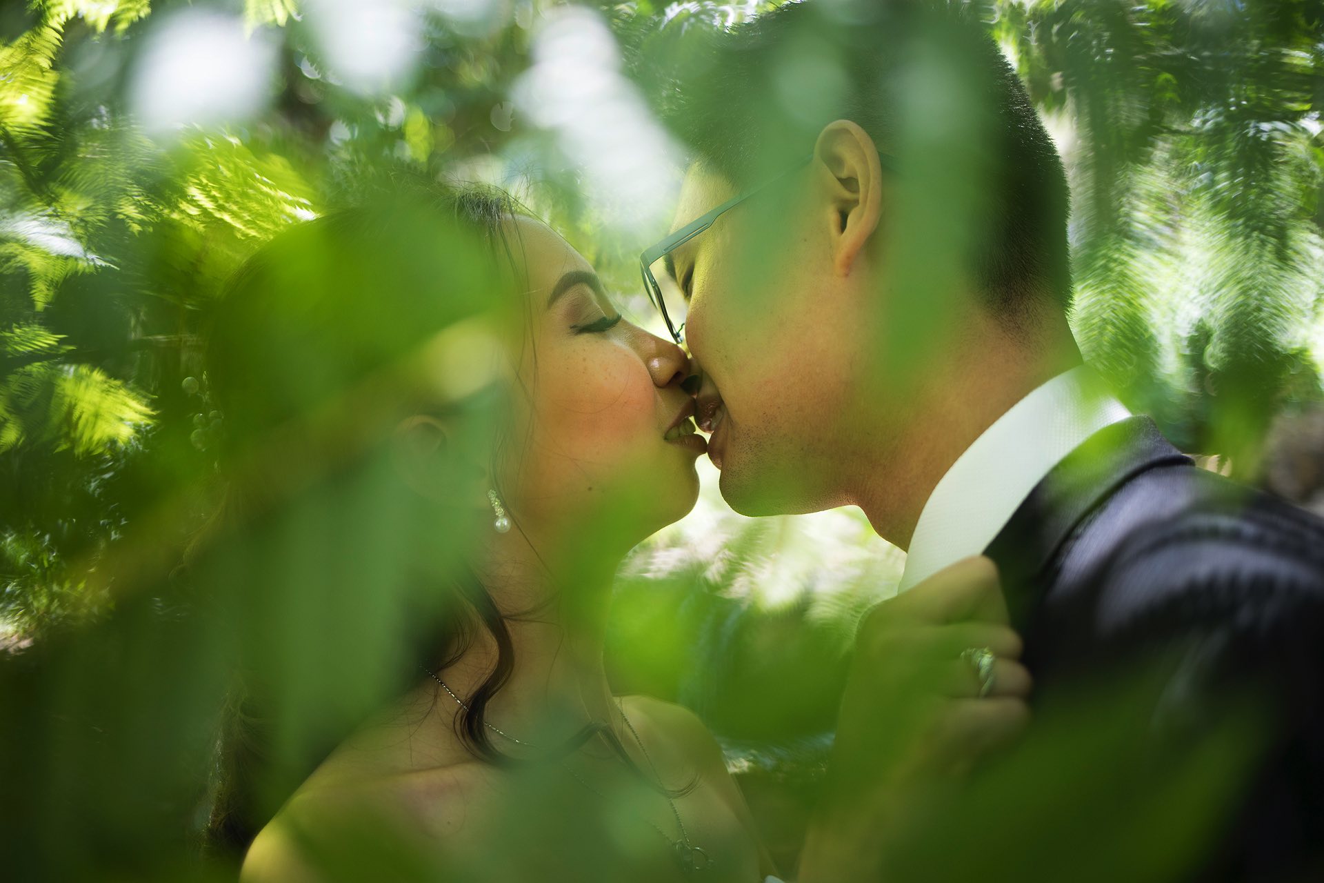 bride-and-groom-green-hidden-perth-western-australia